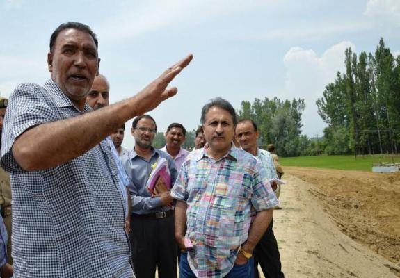 Div Com inspects NH from Pantha Chowk to Qazigund